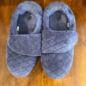 Acorn Women’s slippers size 8-9
